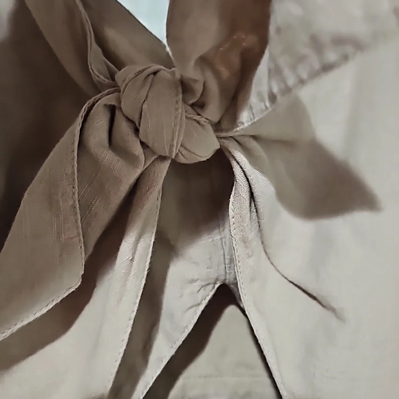 ABERCROMBIE Khaki short romper woth cut out. Size 0 NWT - Picture 9 of 11